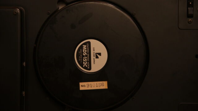 The Luxman PD-441 motor unit