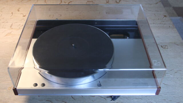 Luxman PD-441 Front closed lid