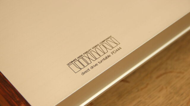 The logo of the Luxman PD-444