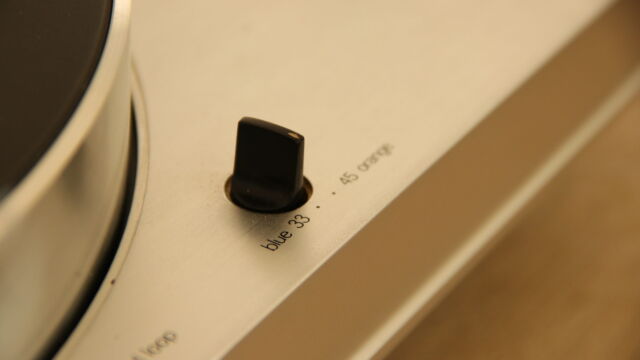 The speed selector switch of the Luxman PD-444