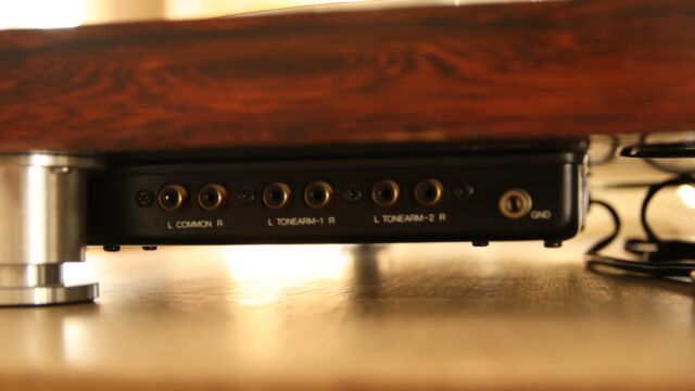 The Luxman PD-444 tonearm selector.